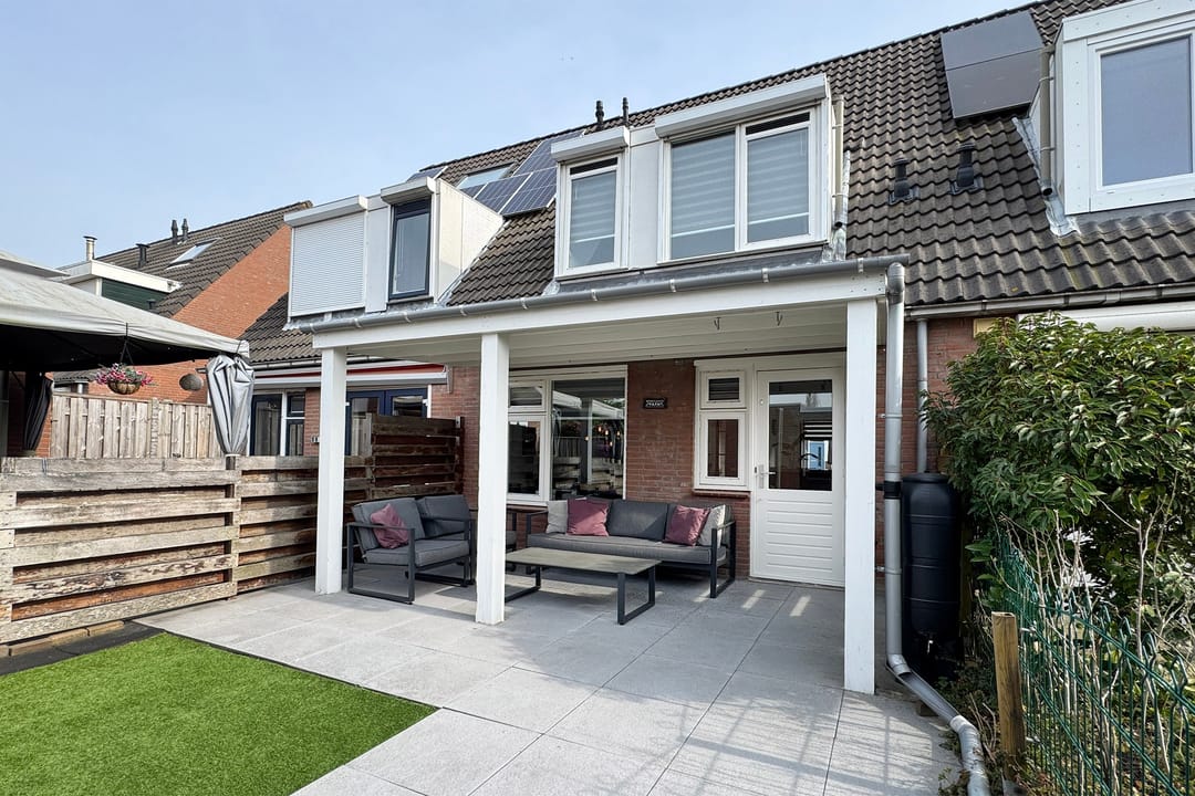 Move-in Ready Terraced Home with Luxury Kitchen and Sunny Southwest Garden — 48