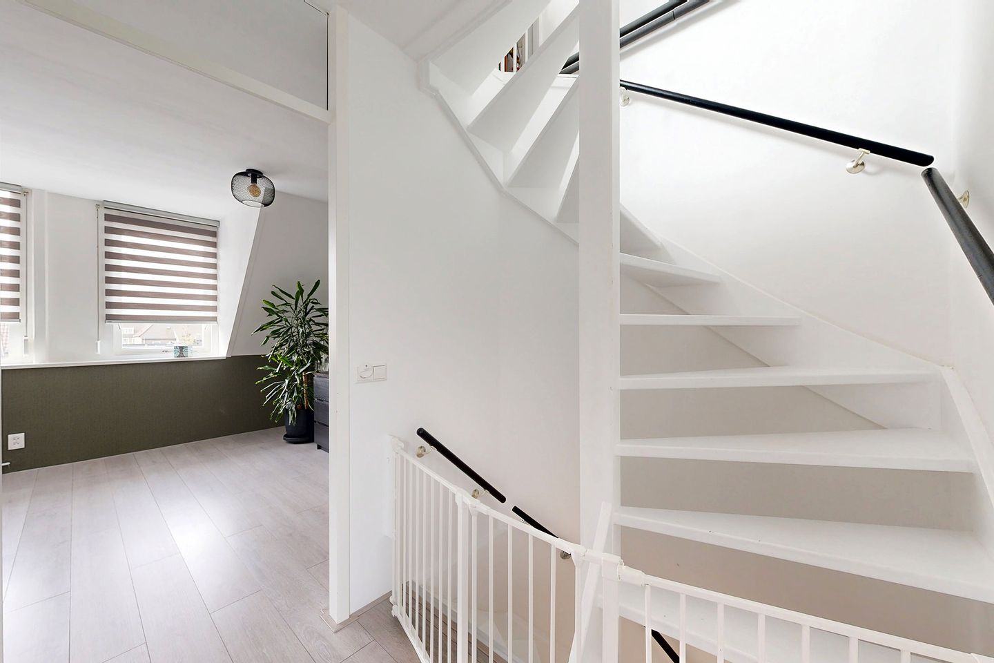 Move-in Ready Terraced Home with Luxury Kitchen and Sunny Southwest Garden — 25