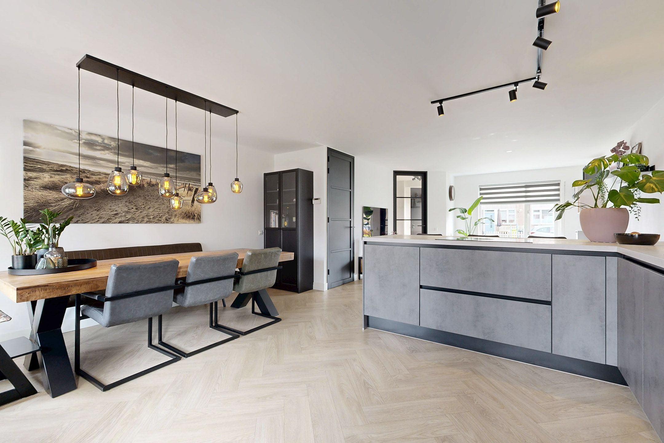 Move-in Ready Terraced Home with Luxury Kitchen and Sunny Southwest Garden — 20