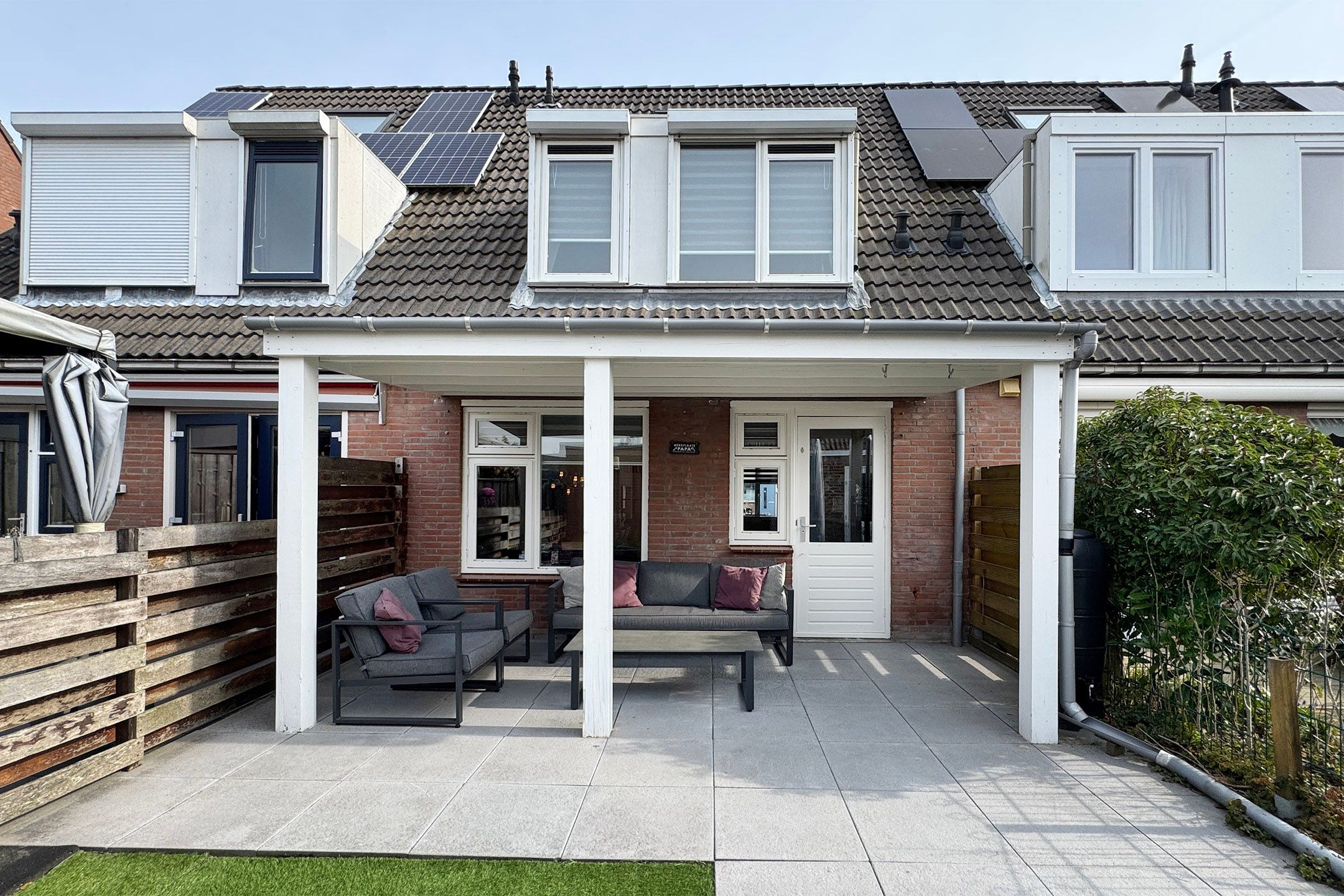 Move-in Ready Terraced Home with Luxury Kitchen and Sunny Southwest Garden — 47