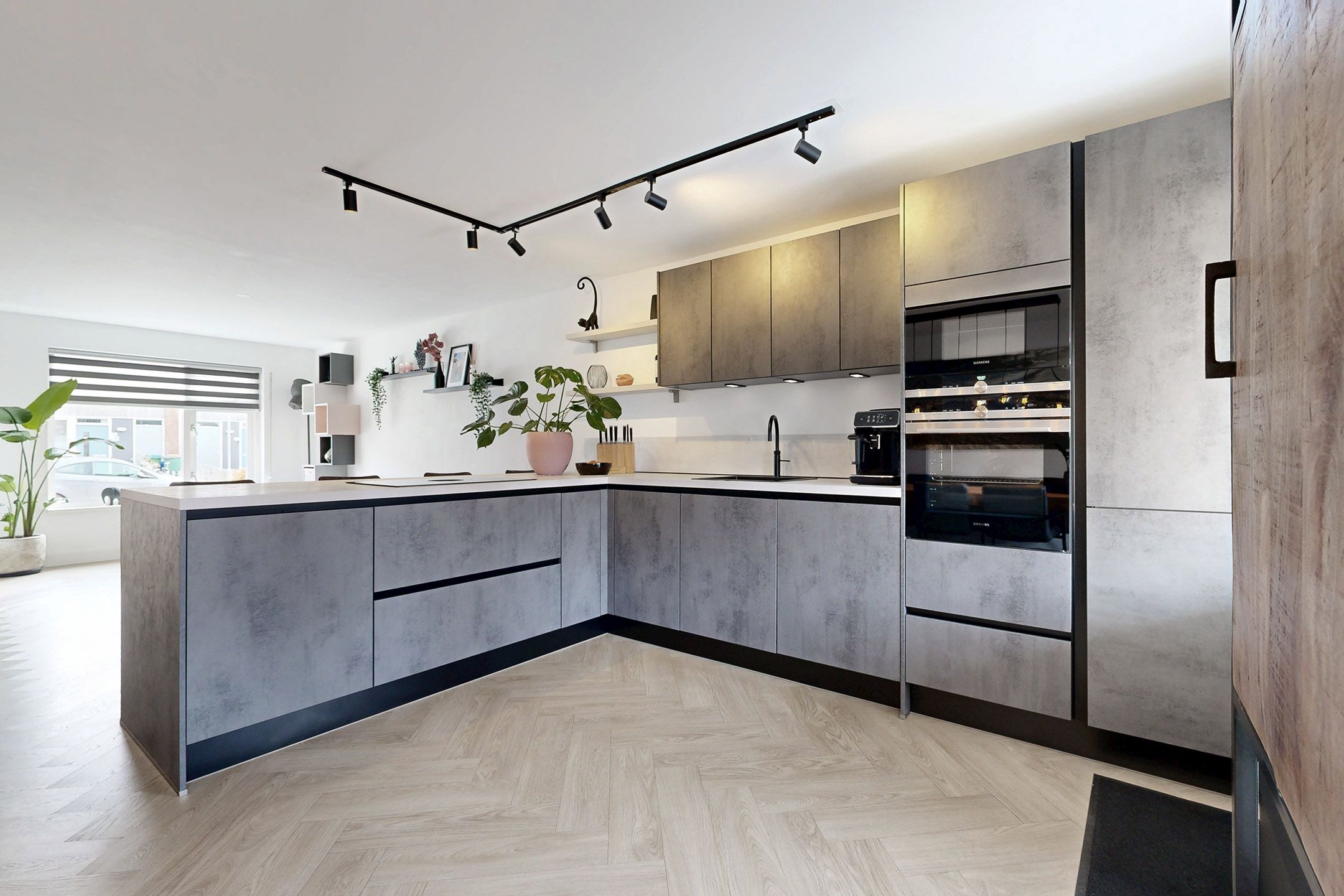 Move-in Ready Terraced Home with Luxury Kitchen and Sunny Southwest Garden — 23