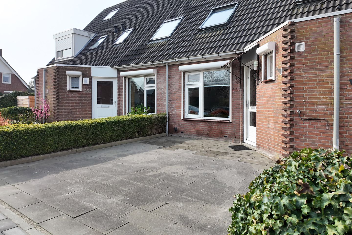 Move-in Ready Terraced Home with Luxury Kitchen and Sunny Southwest Garden — 51