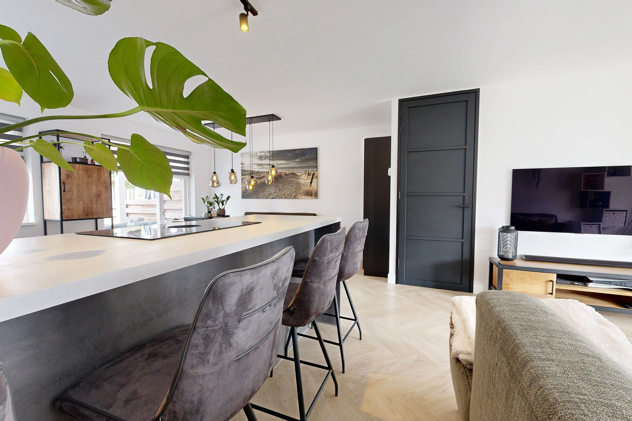 Move-in Ready Terraced Home with Luxury Kitchen and Sunny Southwest Garden — 14
