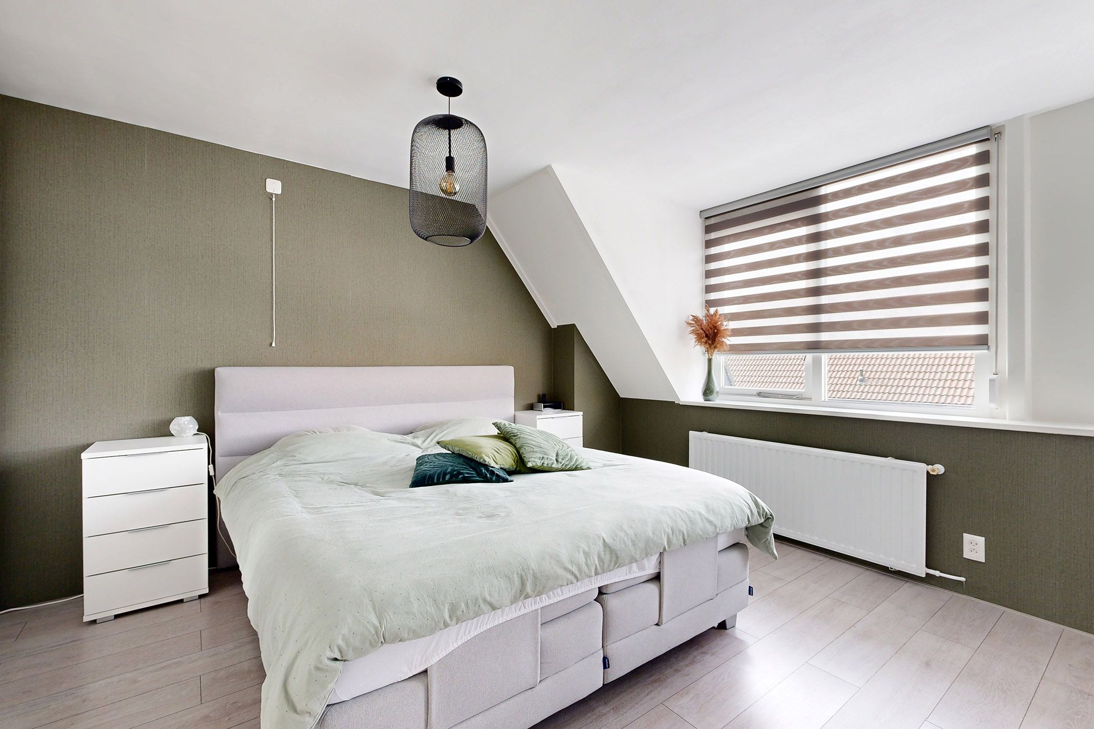 Move-in Ready Terraced Home with Luxury Kitchen and Sunny Southwest Garden — 29