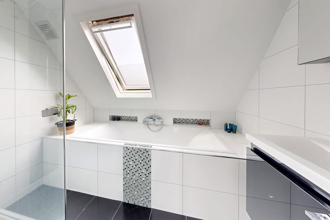 Move-in Ready Terraced Home with Luxury Kitchen and Sunny Southwest Garden — 39