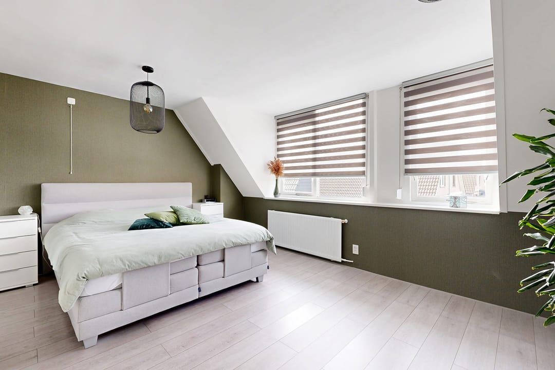Move-in Ready Terraced Home with Luxury Kitchen and Sunny Southwest Garden — 28