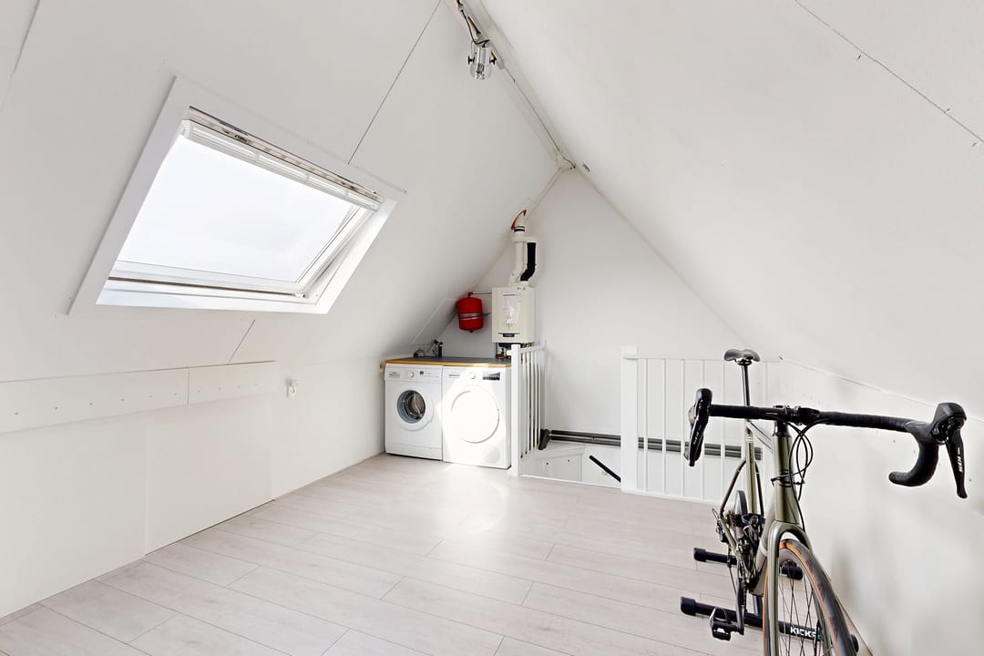 Move-in Ready Terraced Home with Luxury Kitchen and Sunny Southwest Garden — 42