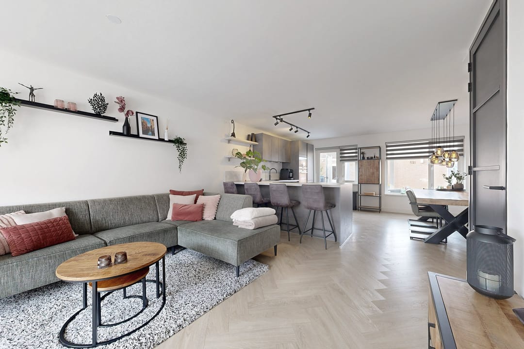 Move-in Ready Terraced Home with Luxury Kitchen and Sunny Southwest Garden — 12
