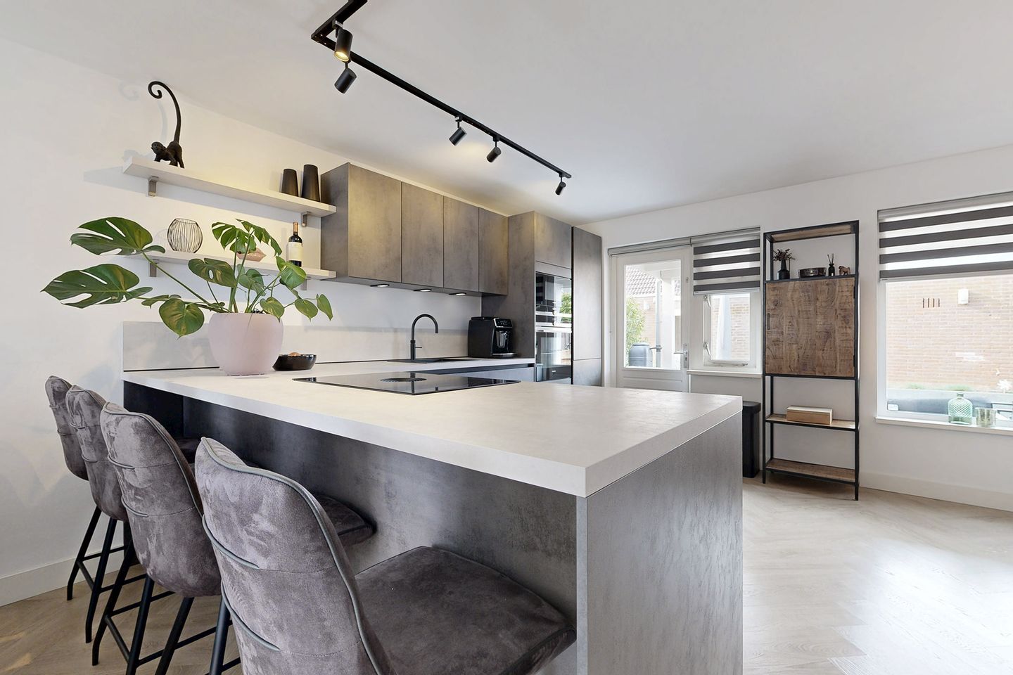Move-in Ready Terraced Home with Luxury Kitchen and Sunny Southwest Garden — 21