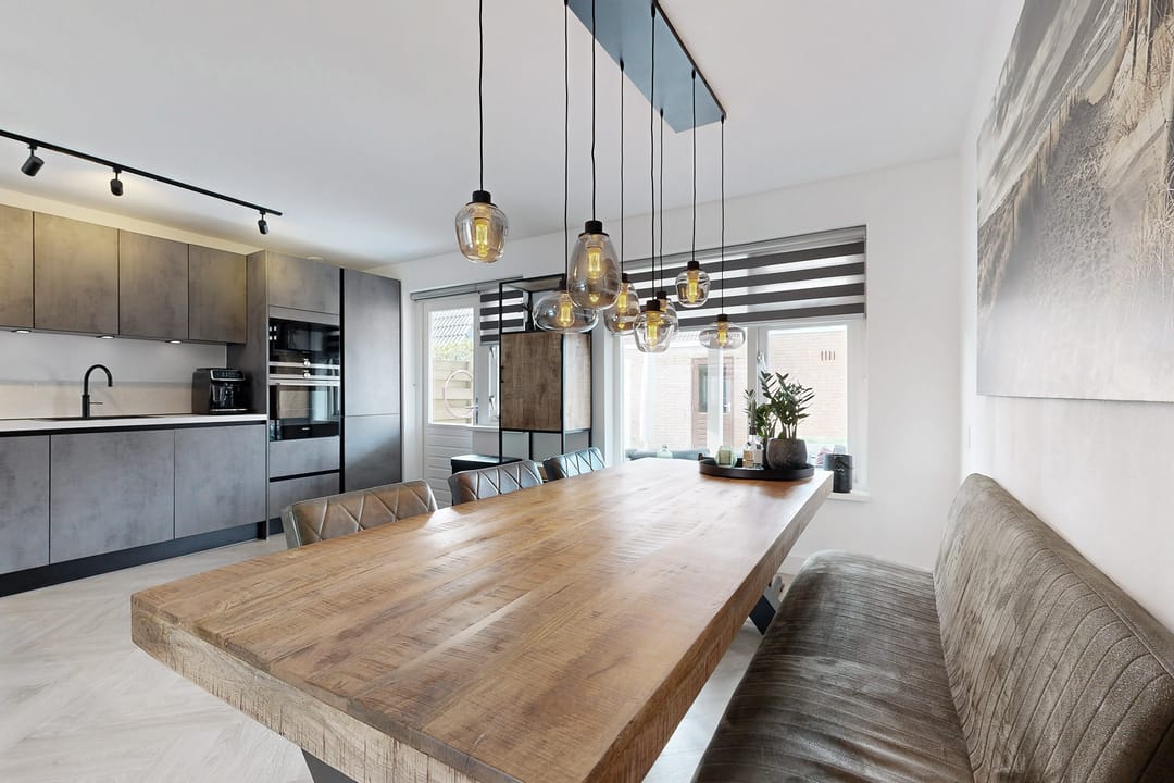 Move-in Ready Terraced Home with Luxury Kitchen and Sunny Southwest Garden — 18