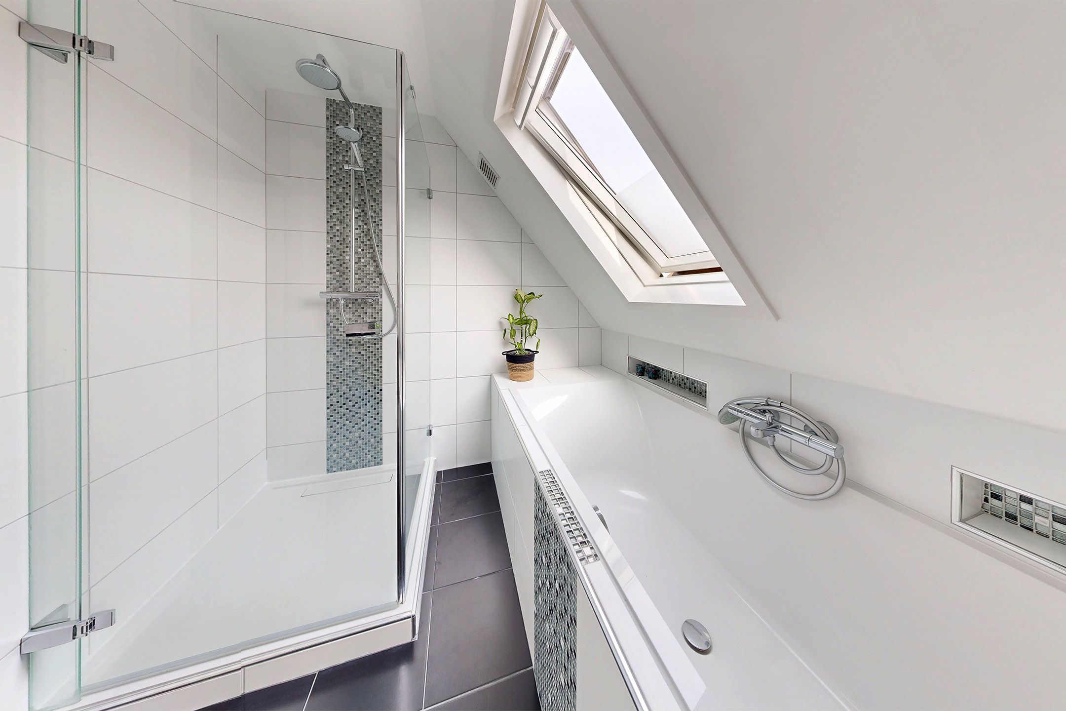 Move-in Ready Terraced Home with Luxury Kitchen and Sunny Southwest Garden — 38