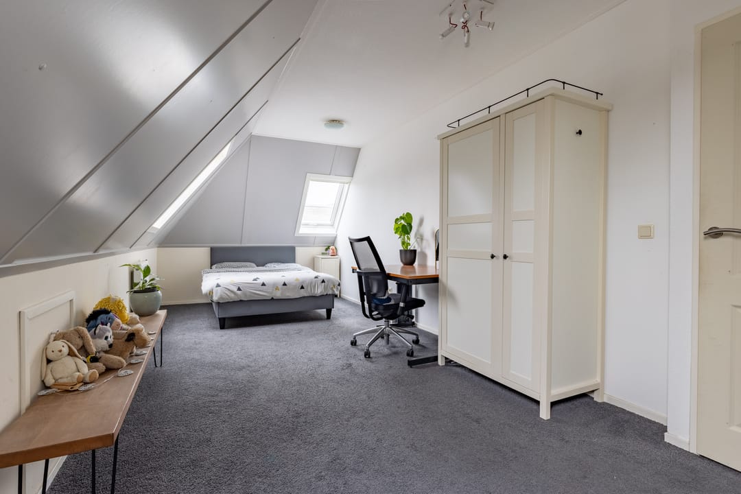 Spacious Detached Business Residence with Office Spaces and Sustainable Energy Features — 27