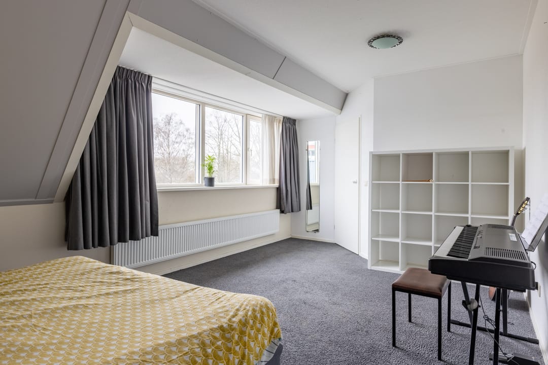 Spacious Detached Business Residence with Office Spaces and Sustainable Energy Features — 30