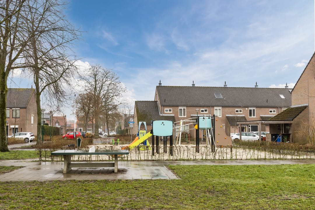 Semi-detached house with deep south-facing backyard, garage and carport in Gilze village center — 37