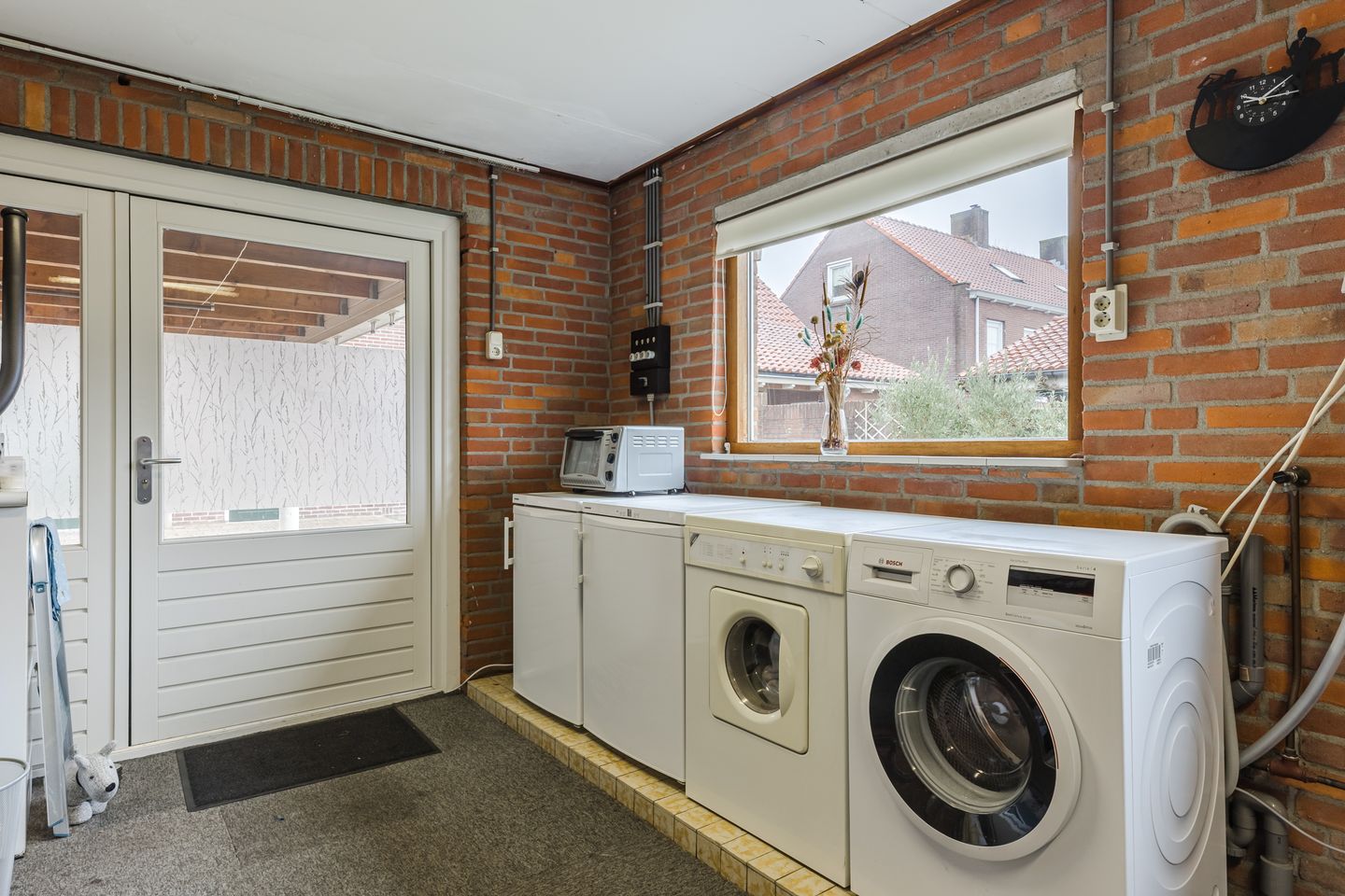 Semi-detached house with deep south-facing backyard, garage and carport in Gilze village center — 20