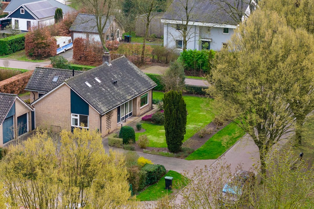 Spacious semi-bungalow with large garden near Diepenveen village center — 31