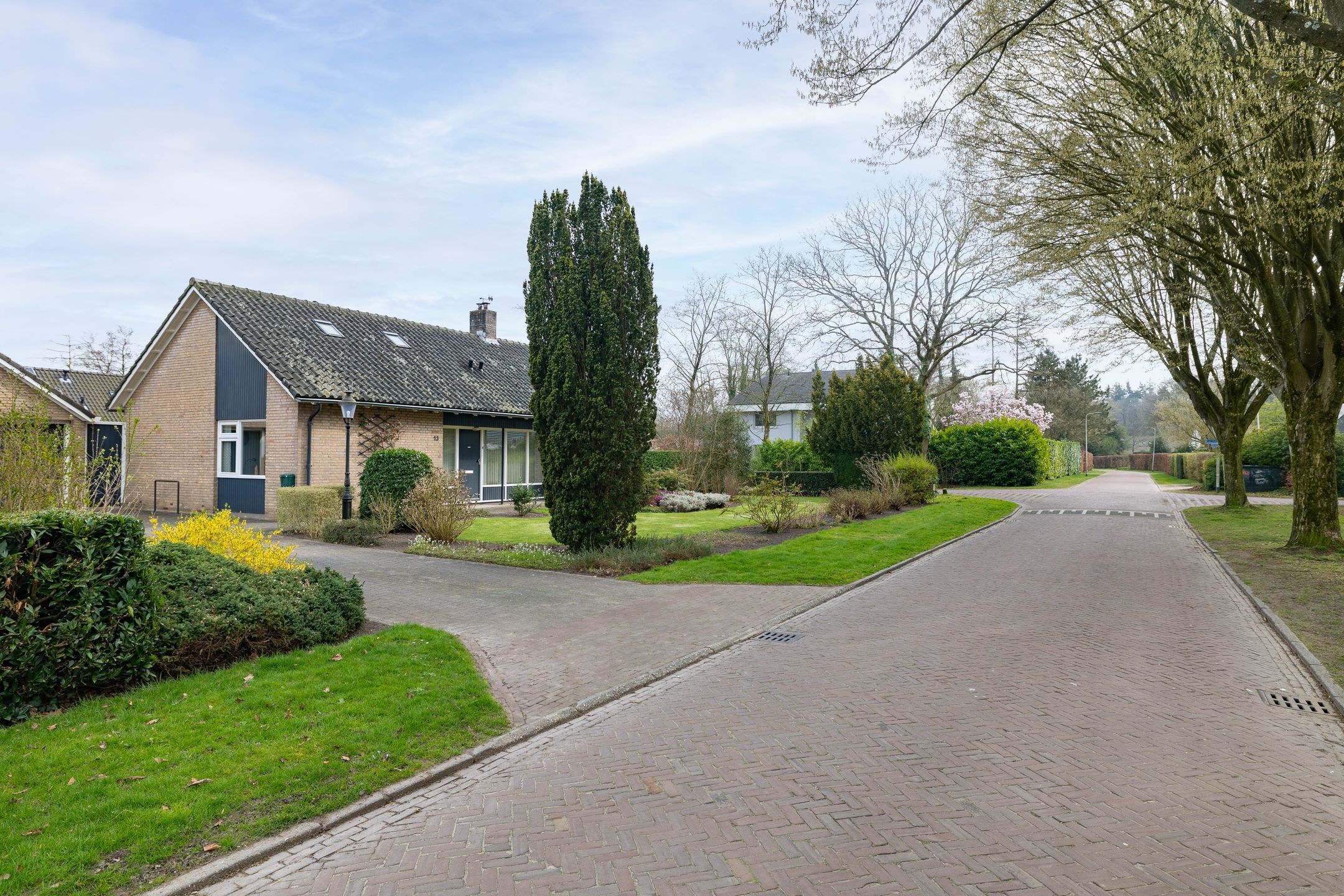 Spacious semi-bungalow with large garden near Diepenveen village center — 41