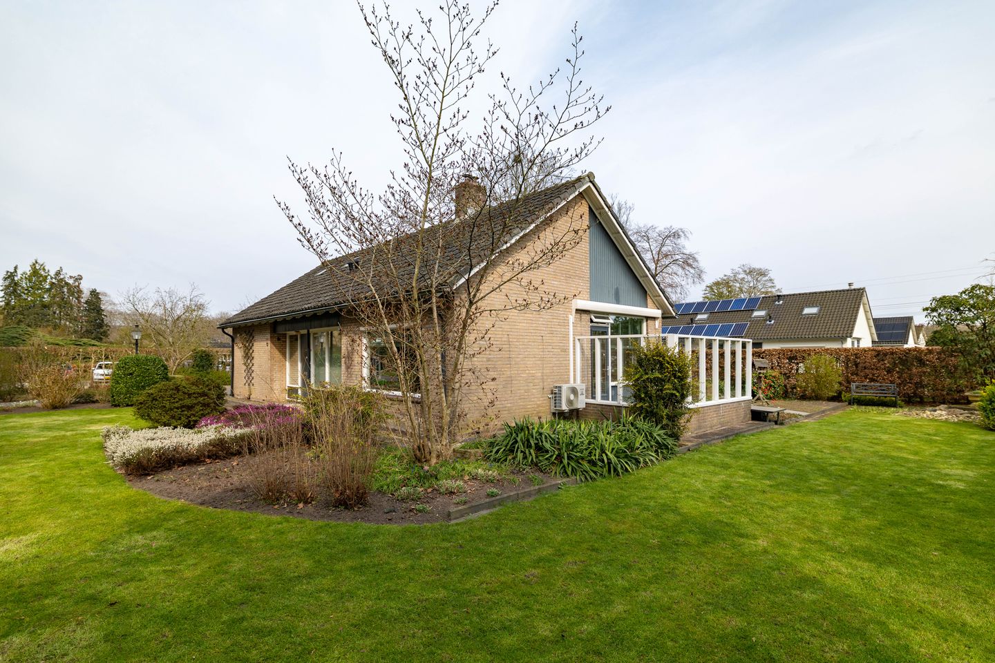 Spacious semi-bungalow with large garden near Diepenveen village center — 39