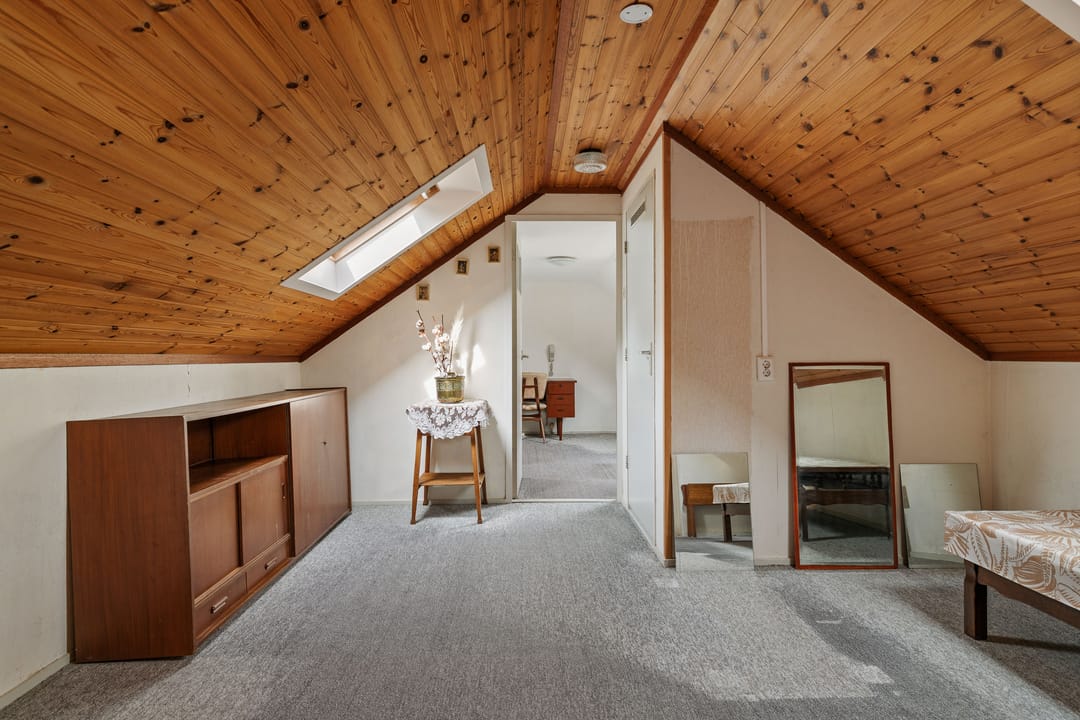 Spacious semi-bungalow with large garden near Diepenveen village center — 25