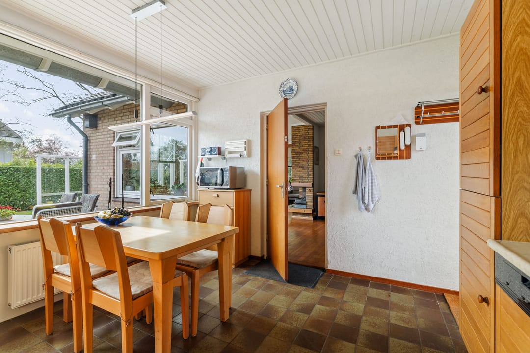 Spacious semi-bungalow with large garden near Diepenveen village center — 16