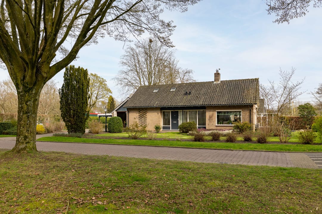 Spacious semi-bungalow with large garden near Diepenveen village center — 40