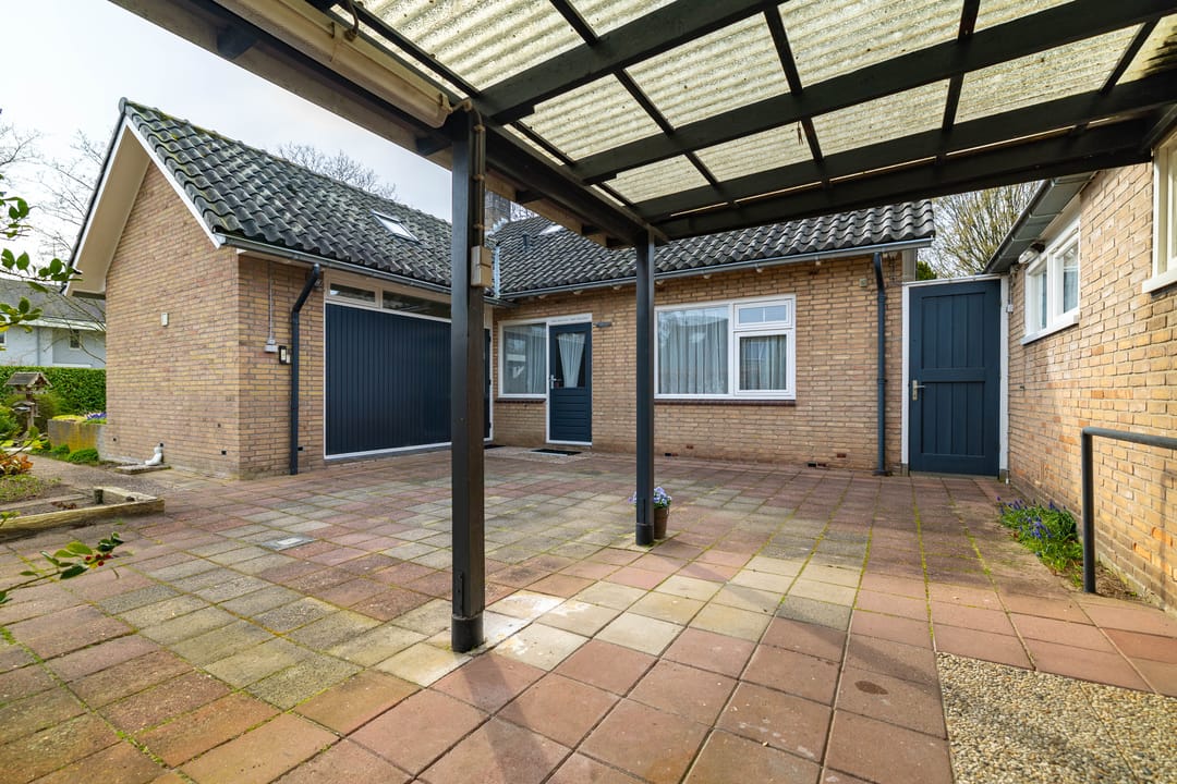 Spacious semi-bungalow with large garden near Diepenveen village center — 45