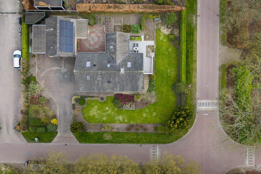 Spacious semi-bungalow with large garden near Diepenveen village center — 46