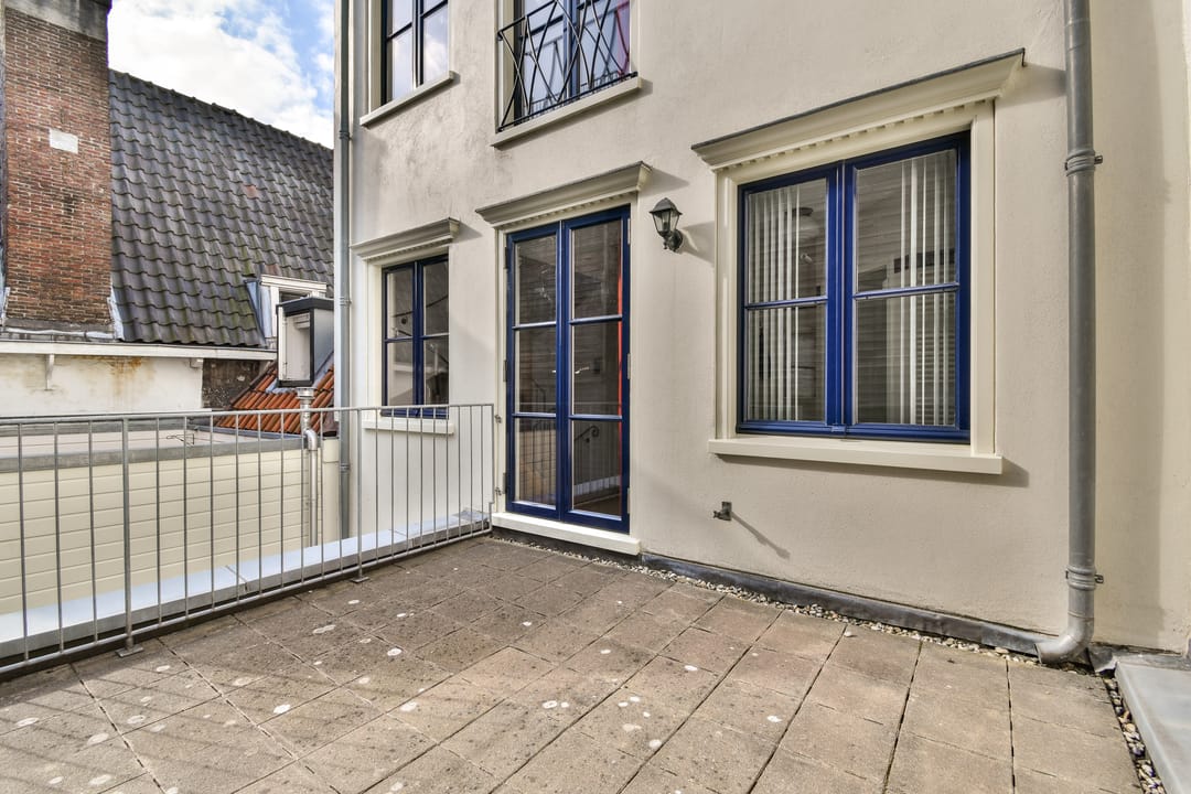 Stylish Townhouse with Private Lift on Historic Rapenburg Island — 22