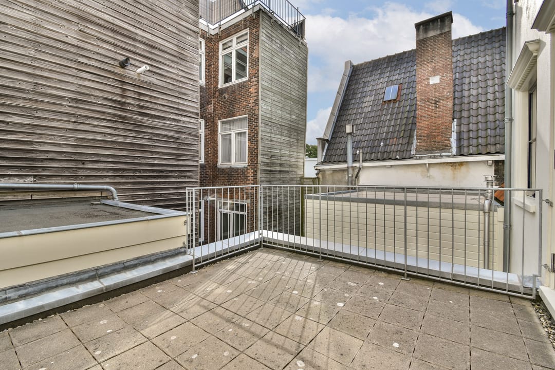 Stylish Townhouse with Private Lift on Historic Rapenburg Island — 23