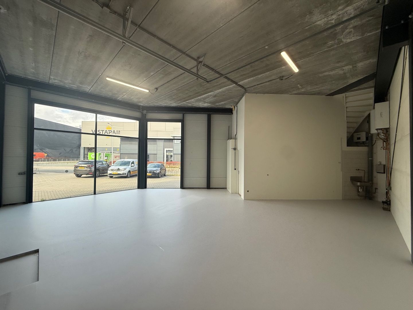 View photo 3 of Reflectiestraat 61