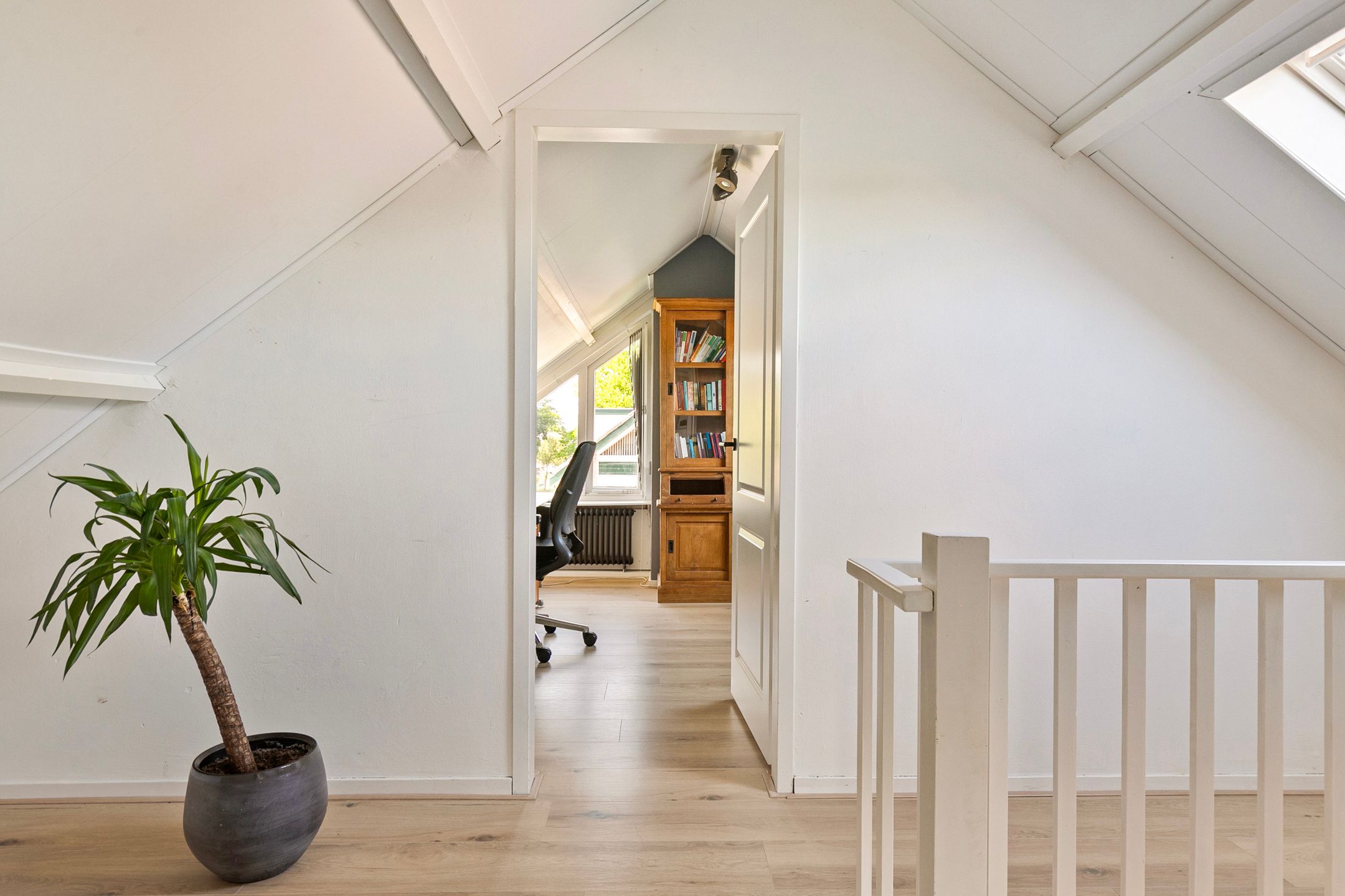 Spacious detached family home with south-facing garden and green views in Hoevelaken — 27