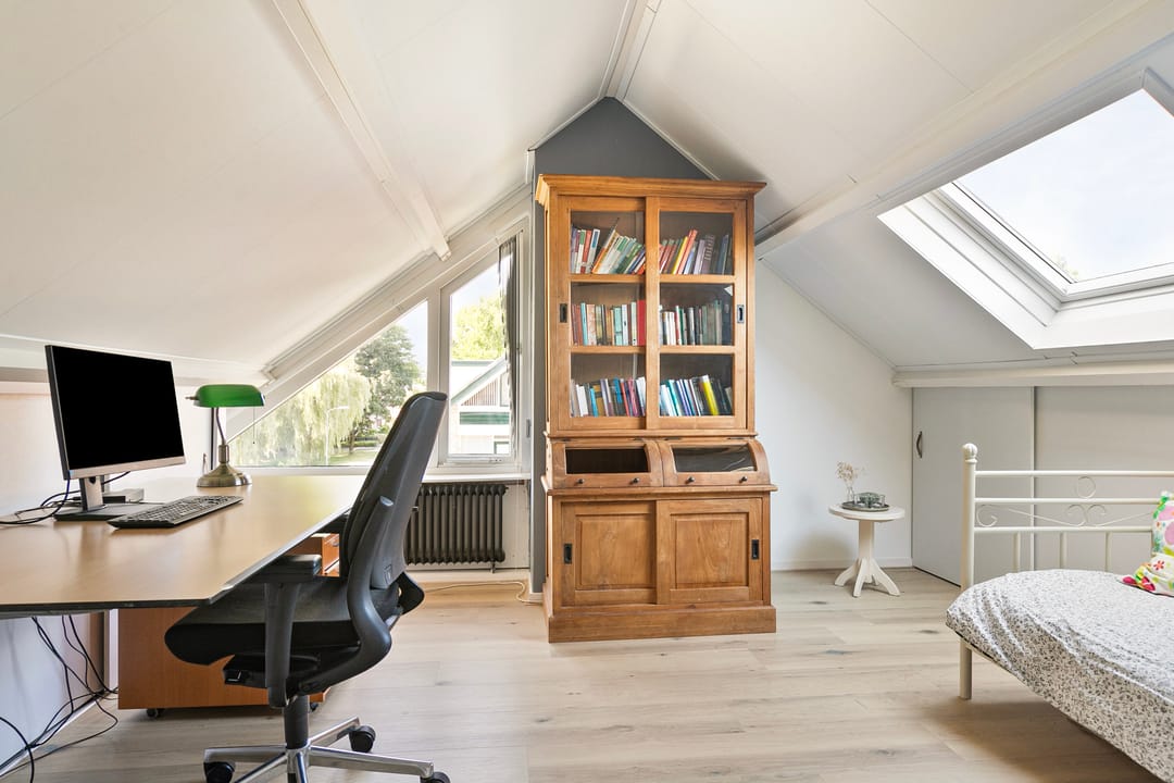 Spacious detached family home with south-facing garden and green views in Hoevelaken — 26