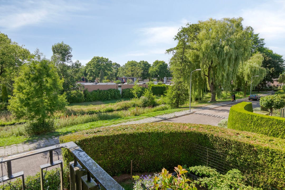 Spacious detached family home with south-facing garden and green views in Hoevelaken — 17