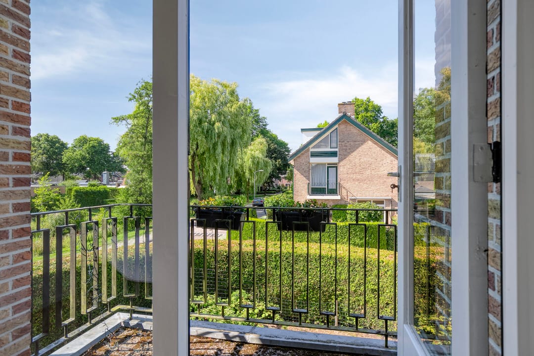 Spacious detached family home with south-facing garden and green views in Hoevelaken — 16