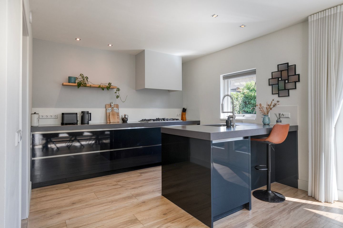 Spacious detached family home with south-facing garden and green views in Hoevelaken — 10