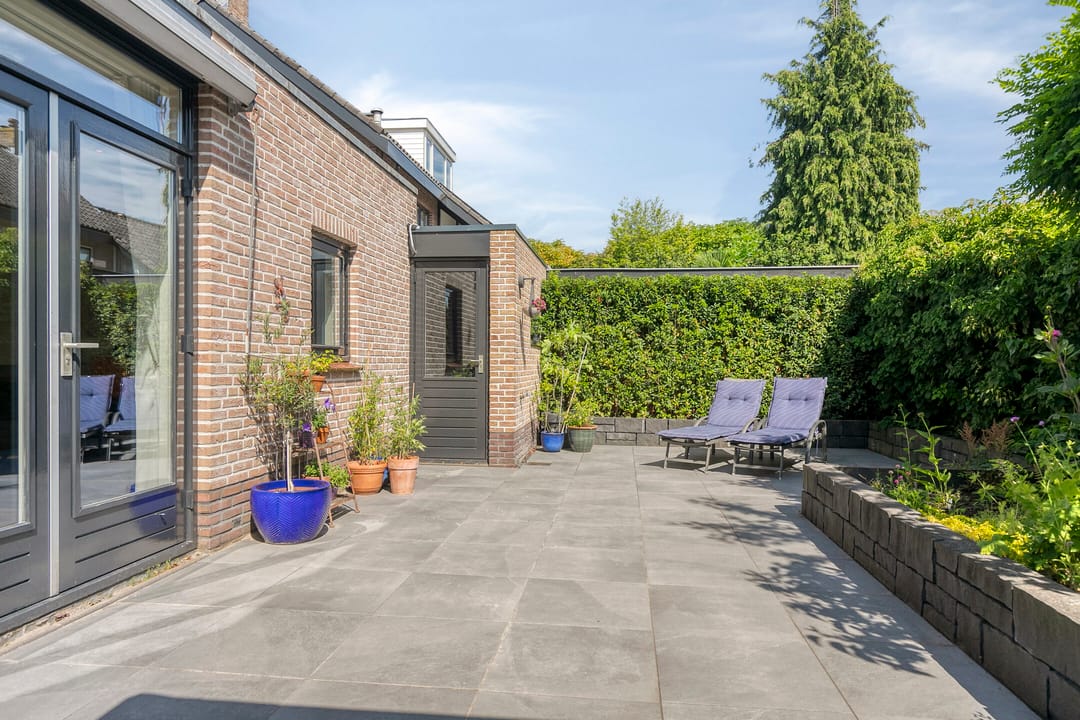 Spacious detached family home with south-facing garden and green views in Hoevelaken — 32
