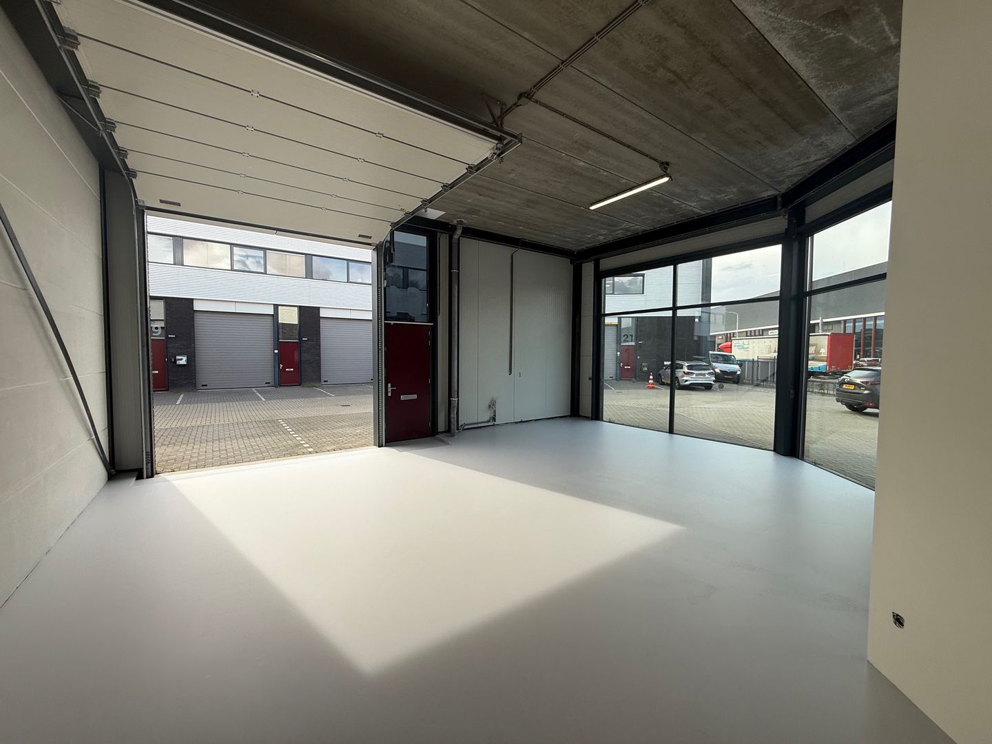 View photo 2 of Reflectiestraat 61