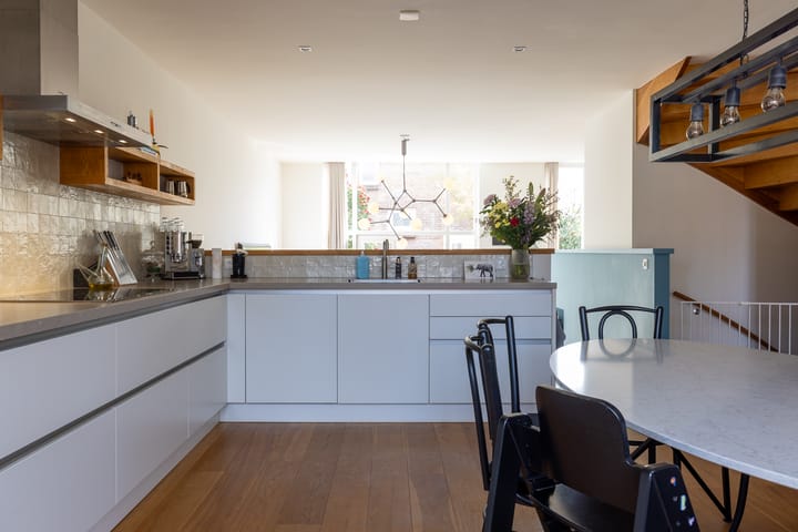 Photo 3 of Adriaen van der Doeslaan 9