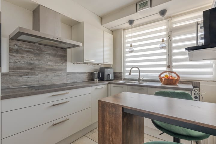 Photo 4 of Roosstraat 98