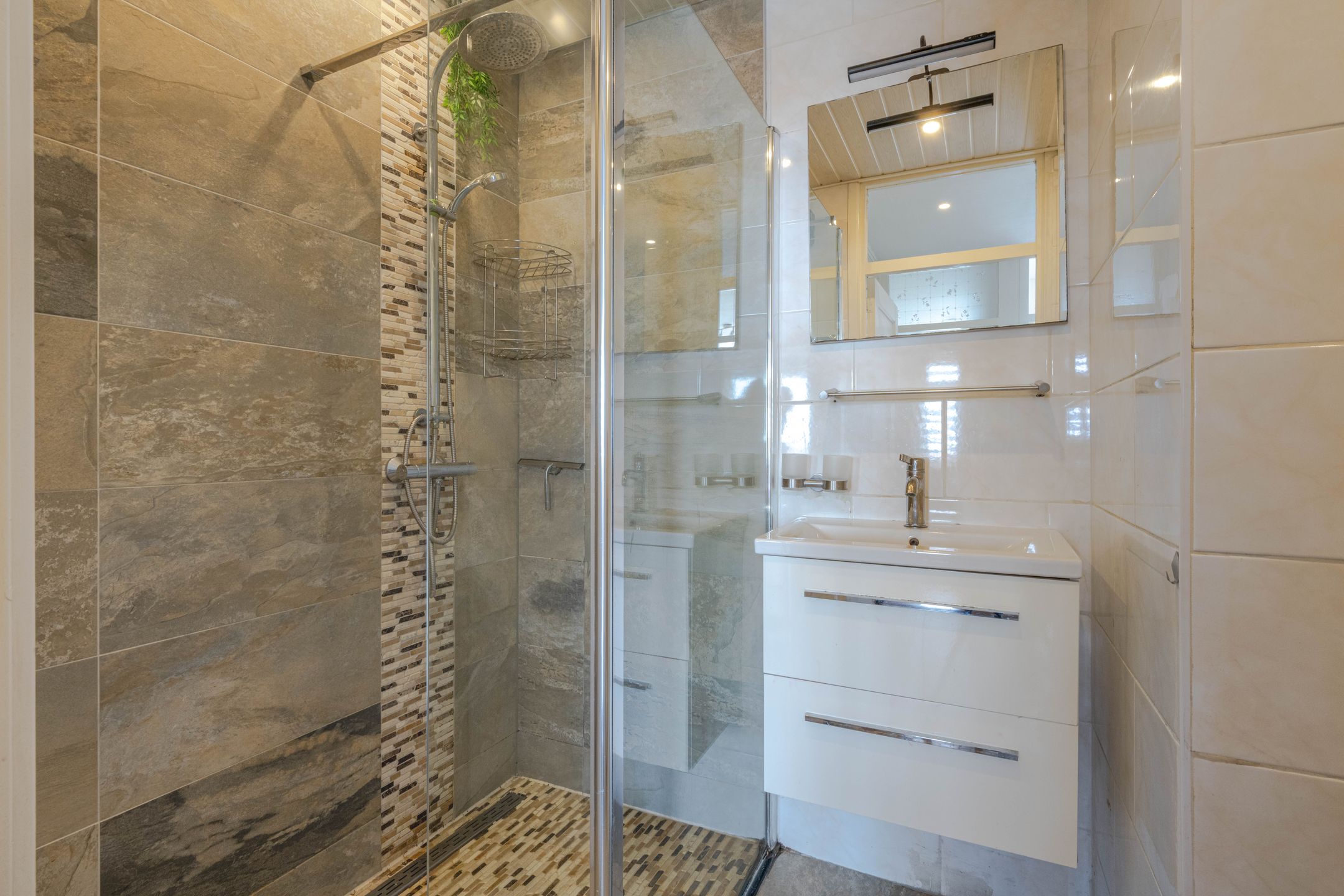 Foto 15 van Roosstraat 98