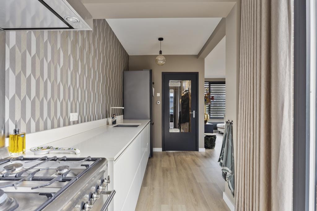 Photo 13 of Bernhardstraat 20