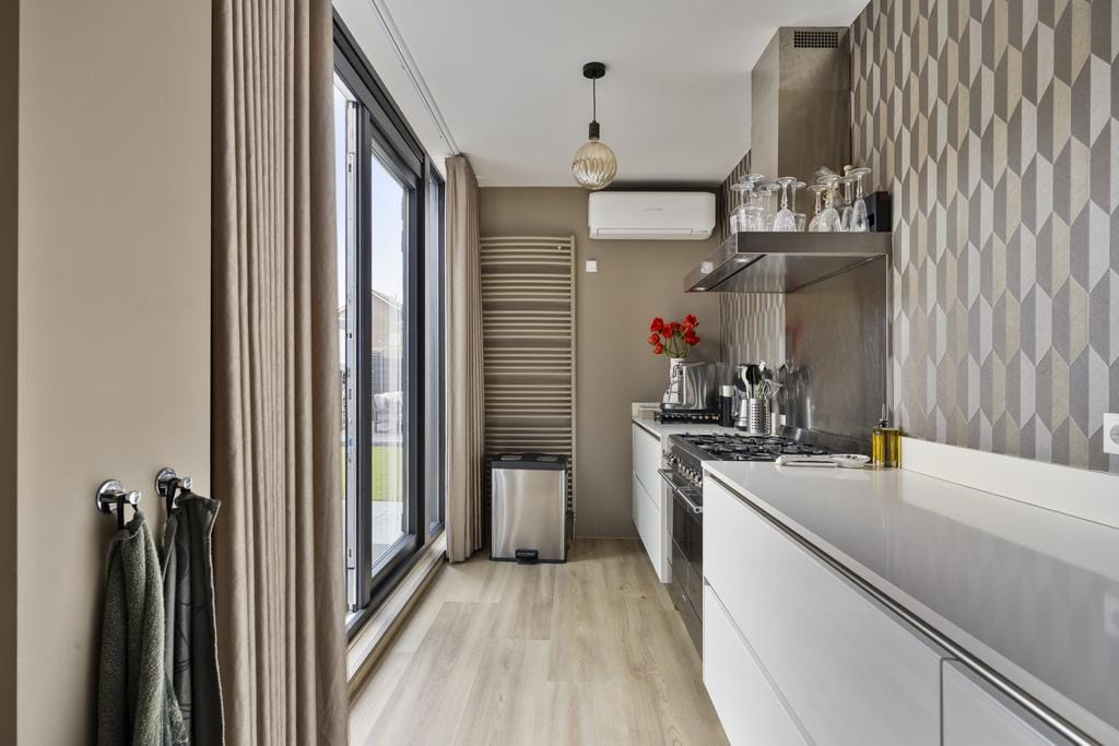 Photo 12 of Bernhardstraat 20