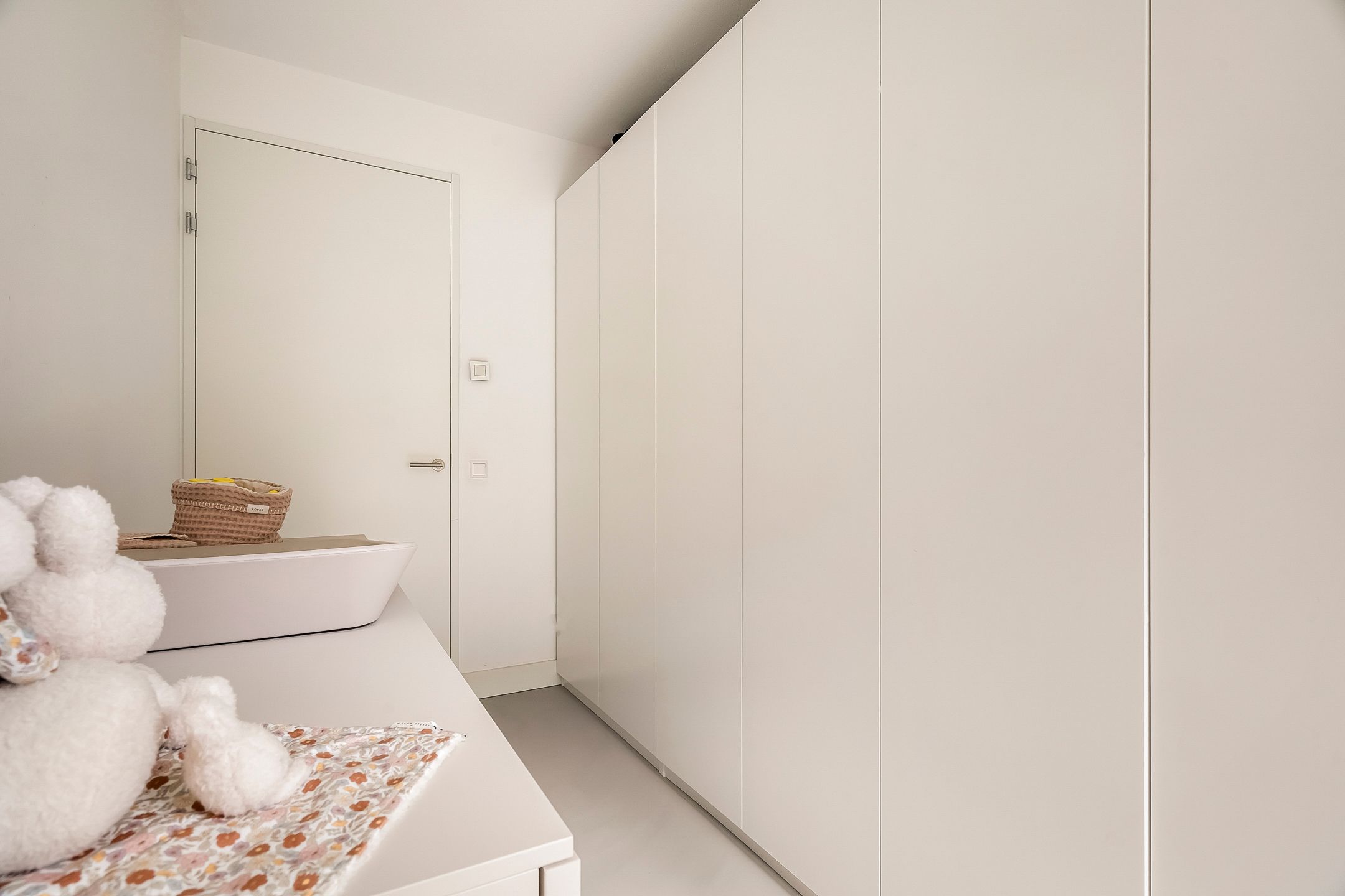 Modern 2-Bedroom Apartment with Sunny Terrace in Sportheldenbuurt — 20