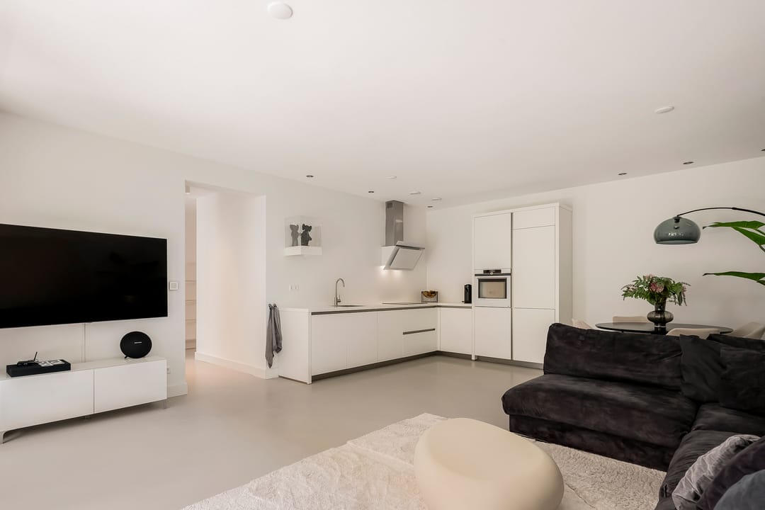 Modern 2-Bedroom Apartment with Sunny Terrace in Sportheldenbuurt — 12