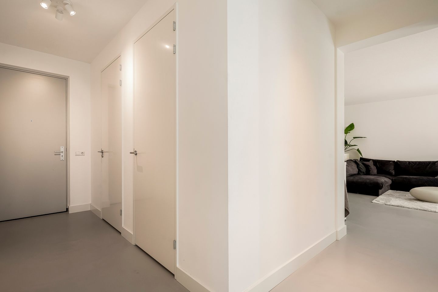 Modern 2-Bedroom Apartment with Sunny Terrace in Sportheldenbuurt — 18