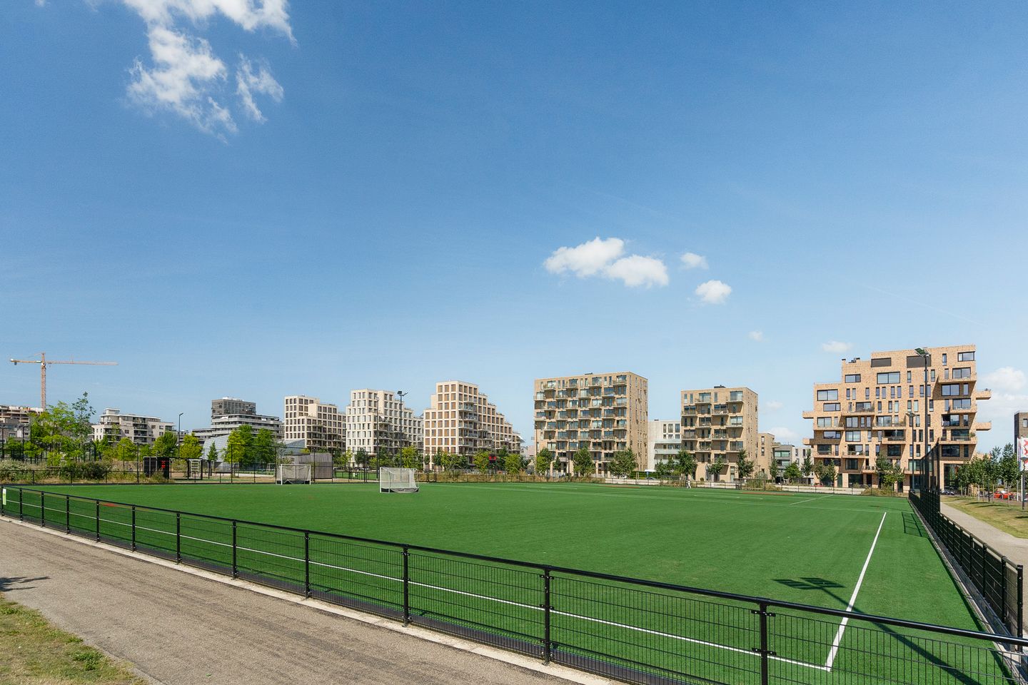 Modern 2-Bedroom Apartment with Sunny Terrace in Sportheldenbuurt — 27