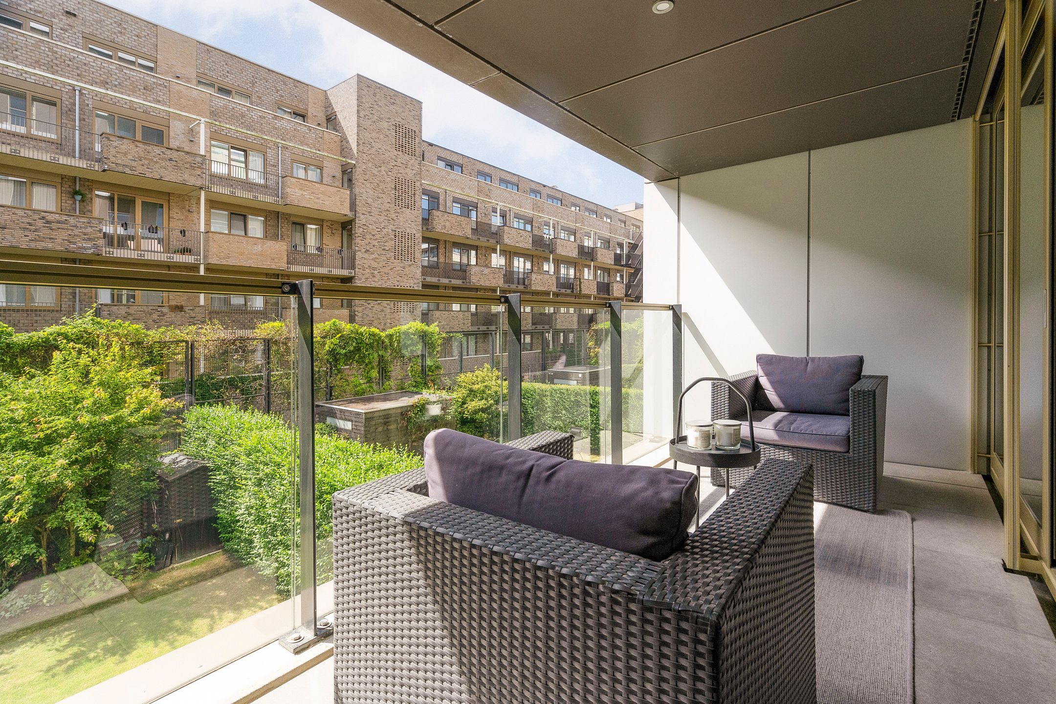 Modern 2-Bedroom Apartment with Sunny Terrace in Sportheldenbuurt — 25
