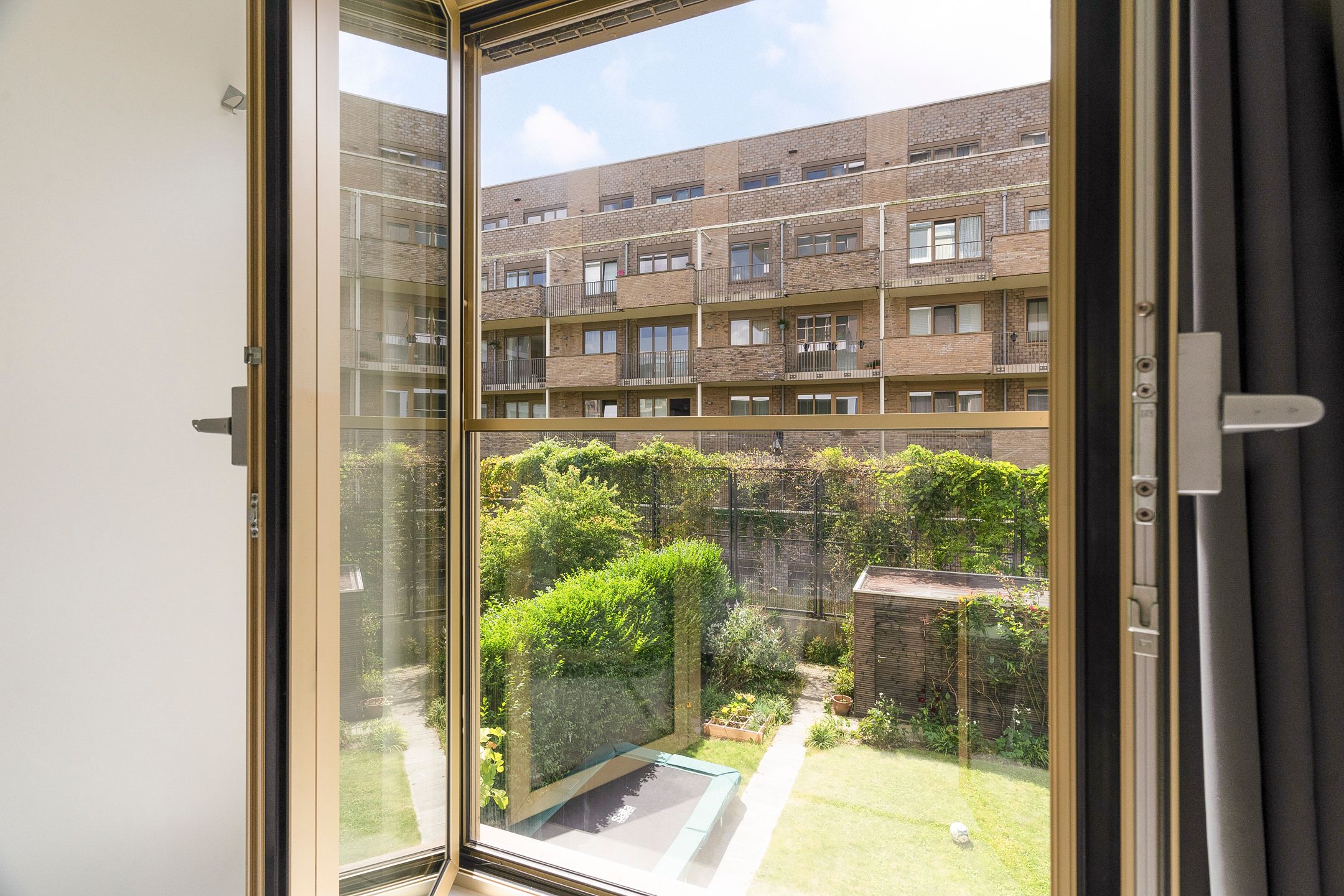 Modern 2-Bedroom Apartment with Sunny Terrace in Sportheldenbuurt — 17