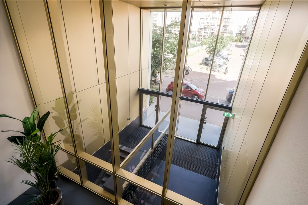 Modern 2-Bedroom Apartment with Sunny Terrace in Sportheldenbuurt — 29