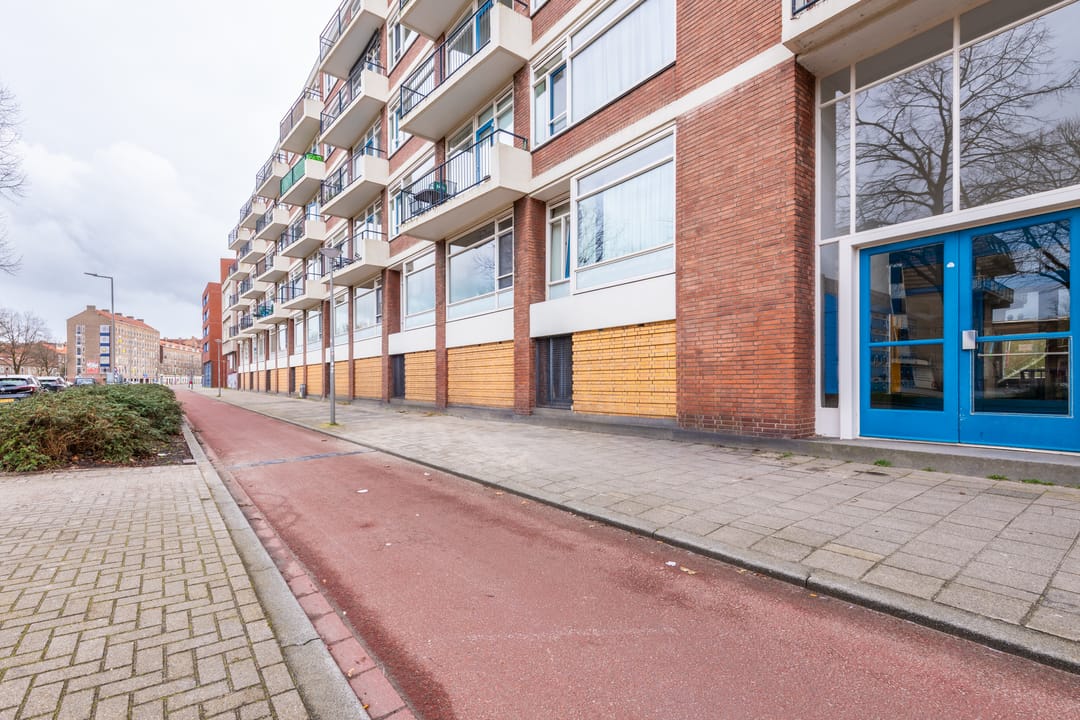 Light apartment with parking in central Rotterdam location — 26